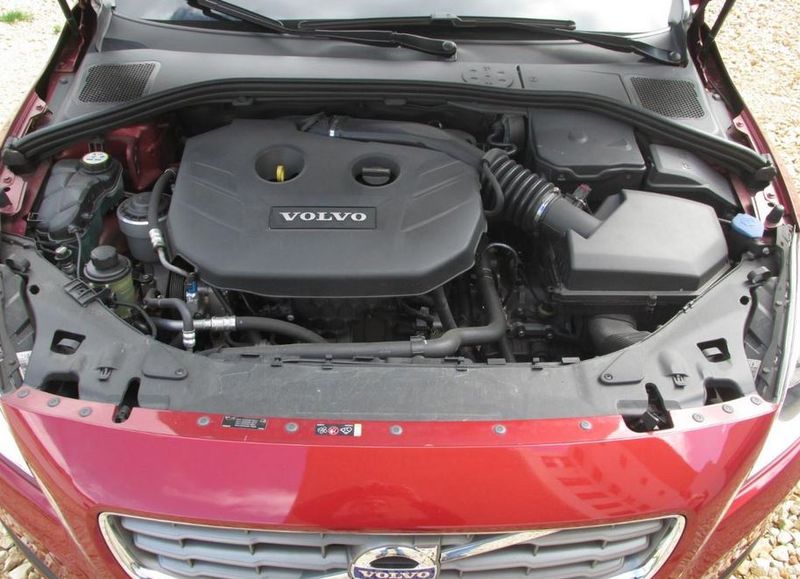 Volvo S60 • 2012 • 142,000 km 3