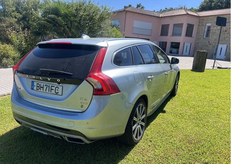 Volvo V60 • 2015 • 130,000 km 2