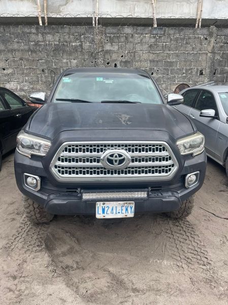 Toyota Tacoma • 2011 • 109,005 km 1