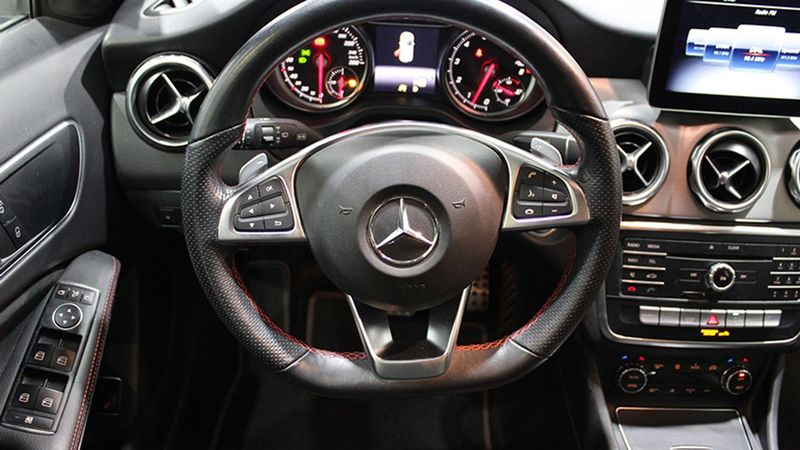 Mercedes-Benz GLA • 2019 • 64,234 km 10