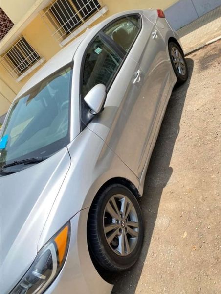 Hyundai Elantra • 2021 • 25,000 km 3