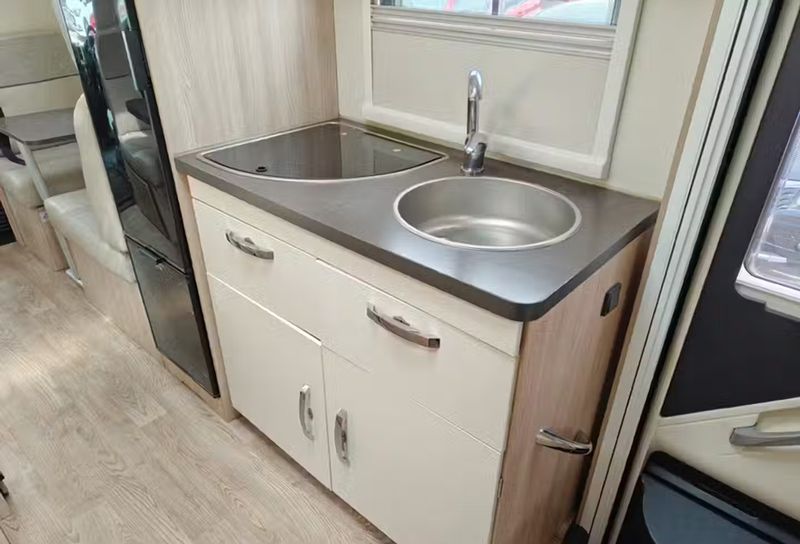 Citroën Jumpy • 2020 • 57,378 km 10