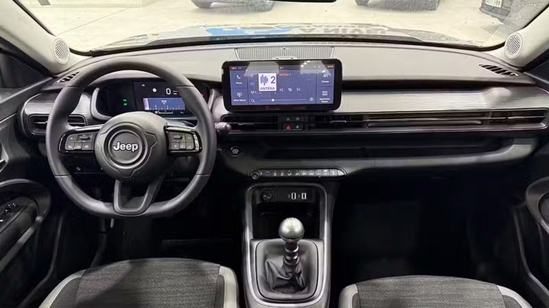 Jeep Compass • 2025 • 4 km 2