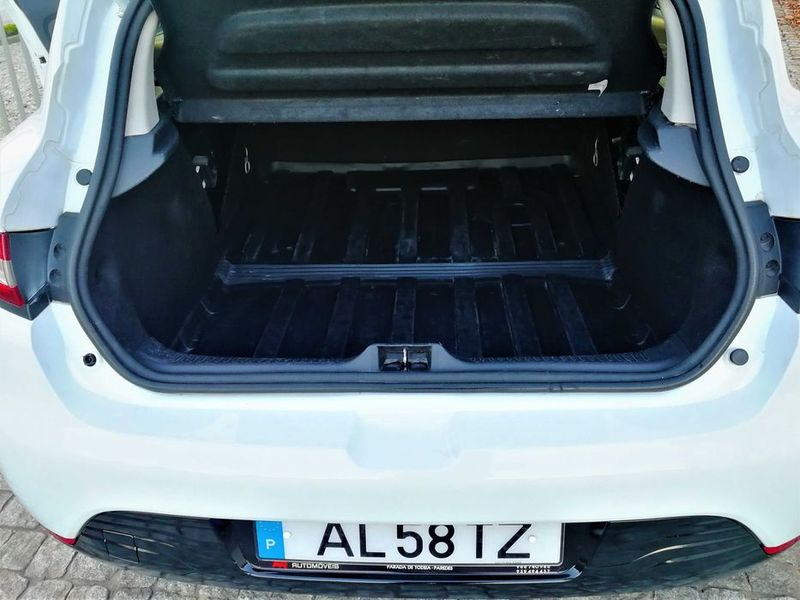 Renault Clio • 2017 • 117,000 km 5