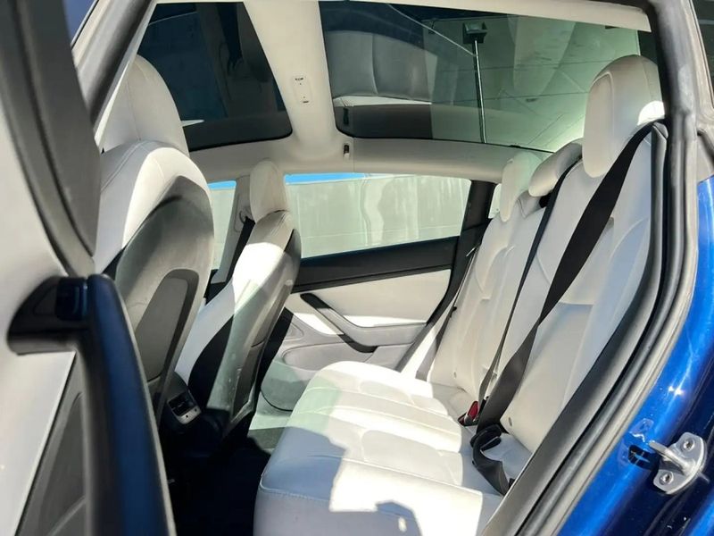 Tesla Model 3 • 2019 • 90,000 km 9