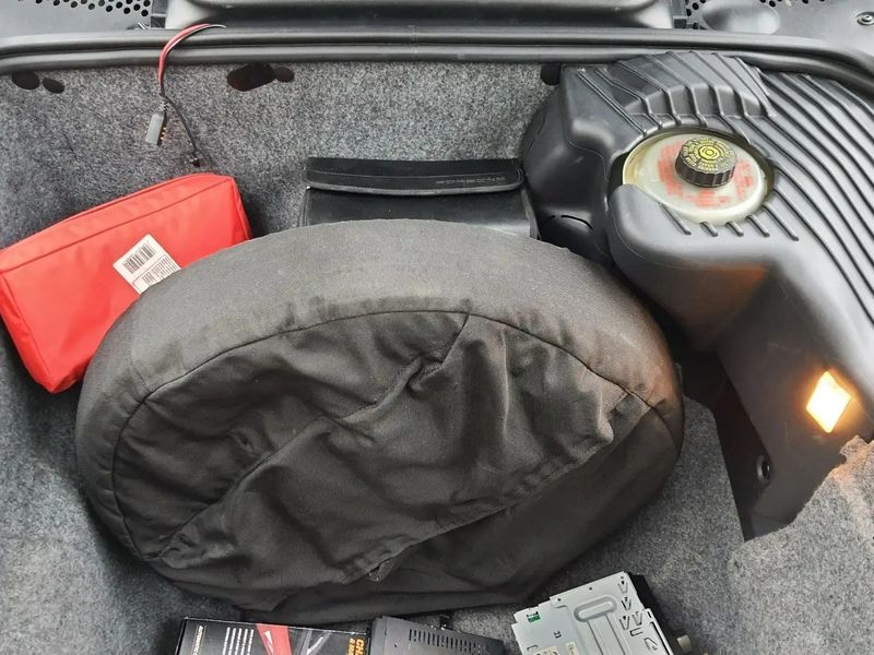 Porsche 911 • 1999 • 124,000 km 10