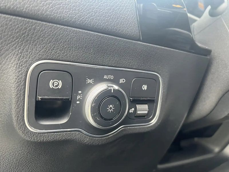 Mercedes-Benz Class B • 2021 • 35,000 km 12