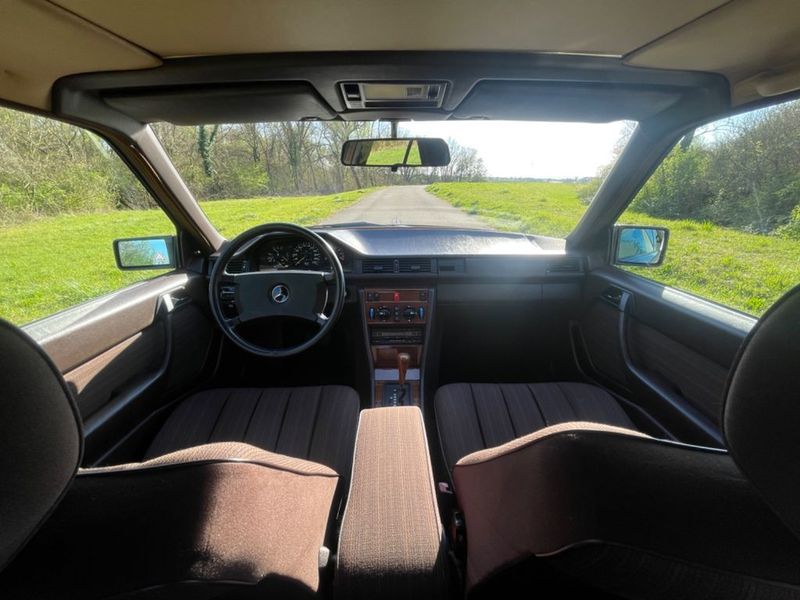 Mercedes-Benz 260 - 560 SE • 1989 • 214,700 km 2