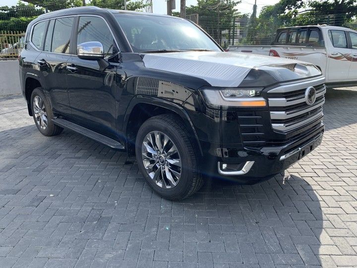 Toyota Land Cruiser • 2022 • 3 km 1