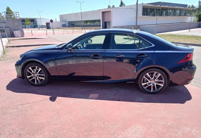 Lexus IS • 2017 • 107,000 km 2