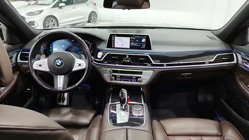 BMW 7 Series • 2020 • 98,604 km 2