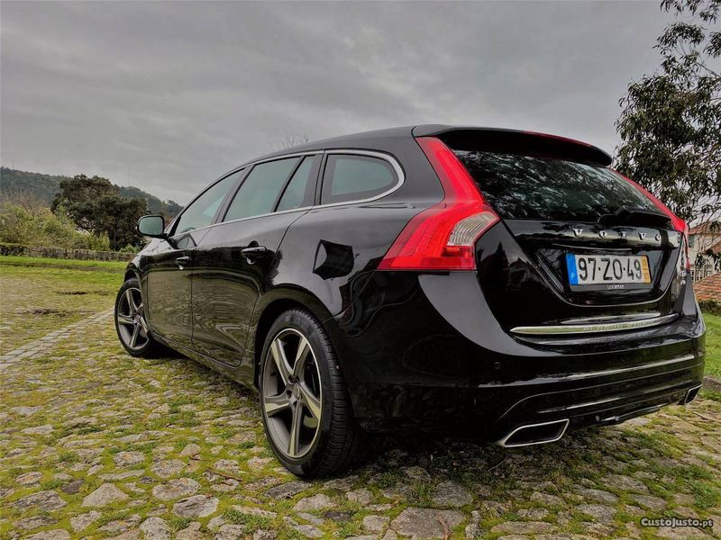 Volvo V60 • 2013 • 150,000 km 2
