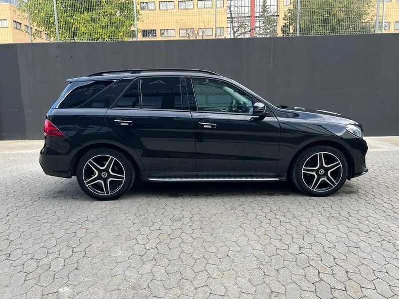 Mercedes-Benz GLE • 2018 • 93,000 km 4