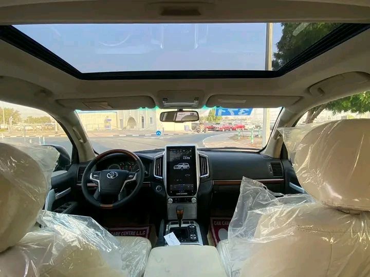 Toyota Land Cruiser • 2020 • 21 km 3