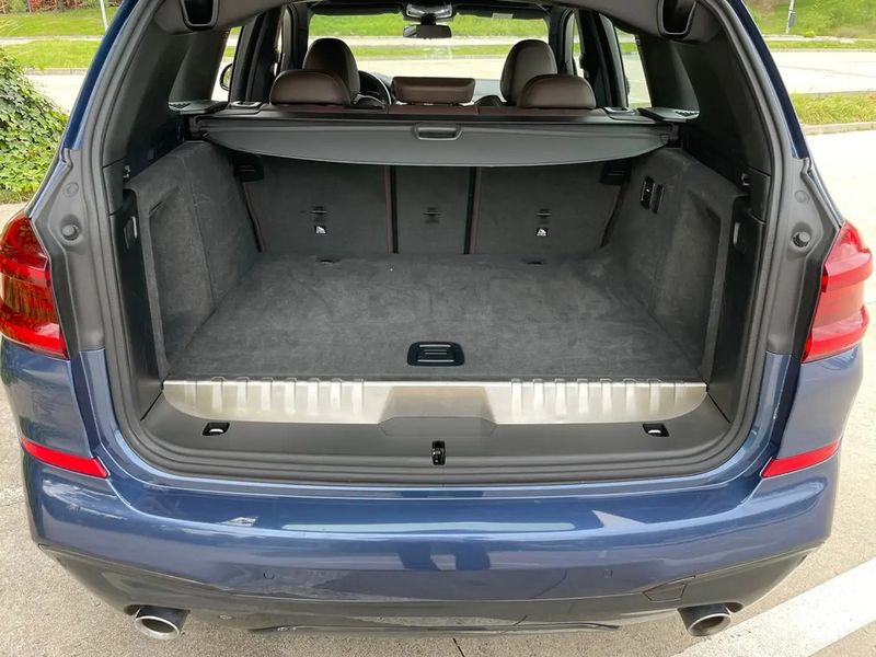 BMW X3 • 2020 • 82,000 km 10