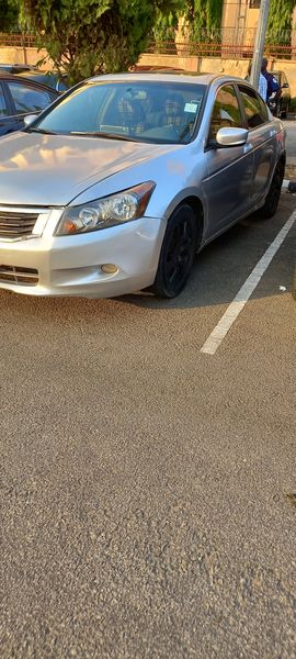 Honda Accord • 2010 • 251,000 km 8