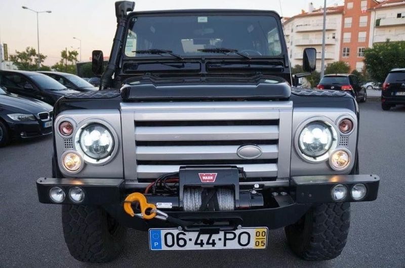 Land Rover Defender • 2000 • 47,000 km 4