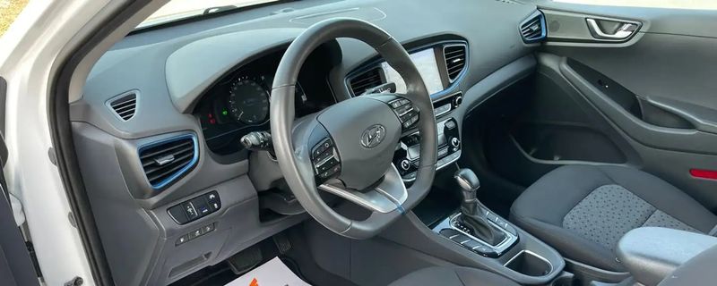 Hyundai Ioniq Hybrid • 2019 • 170,000 km 6