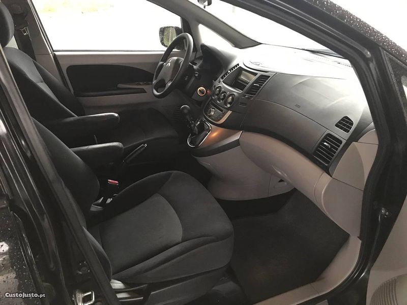 Mitsubishi Grandis • 2009 • 200,000 km 5