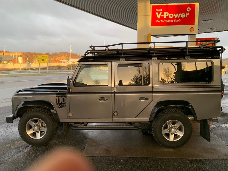 Land Rover Defender • 2016 • 17,000 km 2