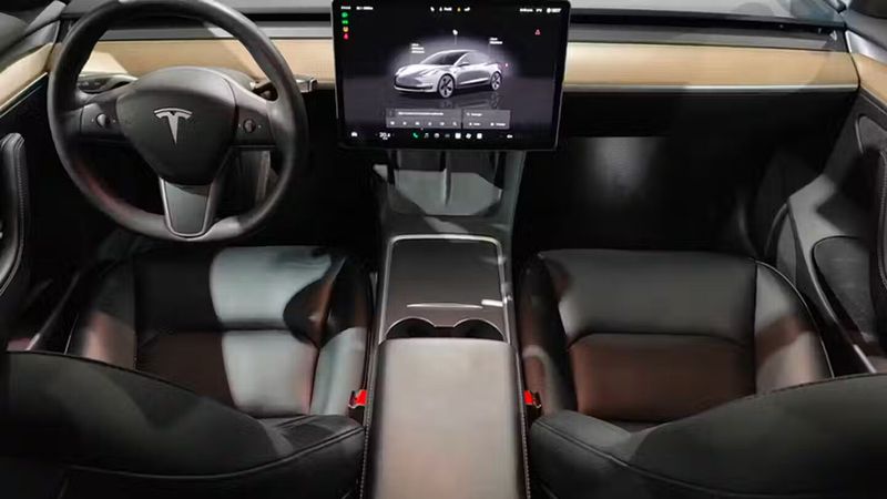 Tesla Model 3 • 2022 • 115,104 km 8