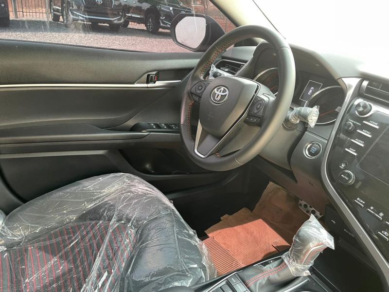 Toyota Camry • 2020 • 2 km 3