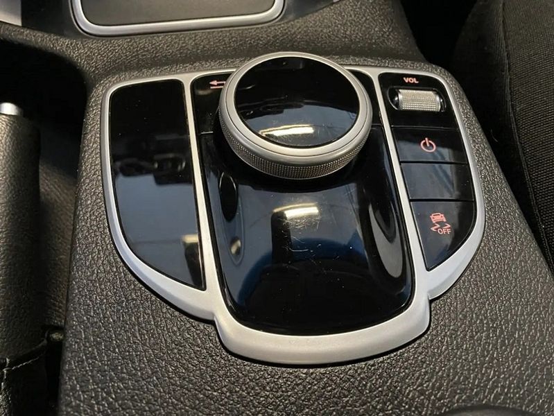 Mercedes-Benz 210 kombi • 2018 • 115,000 km 11