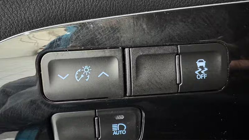 Toyota Prius • 2021 • 72,559 km 9