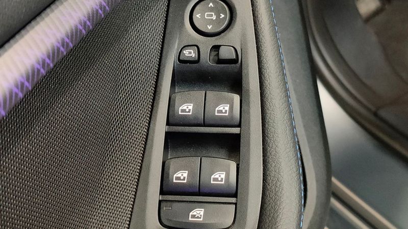 BMW 1 Series • 2024 • 3,264 km 50