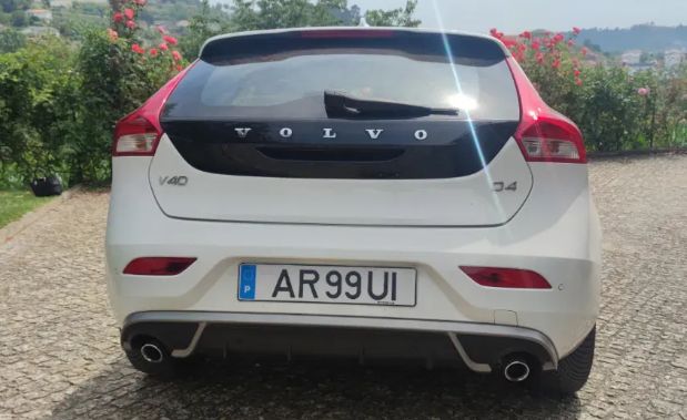 Volvo V40 • 2014 • 145,014 km 2