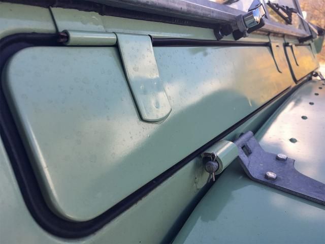 Land Rover Defender • 1971 • 118,000 km 2