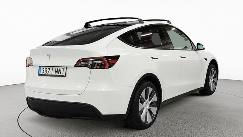 Tesla Model Y • 2022 • 36,413 km 3