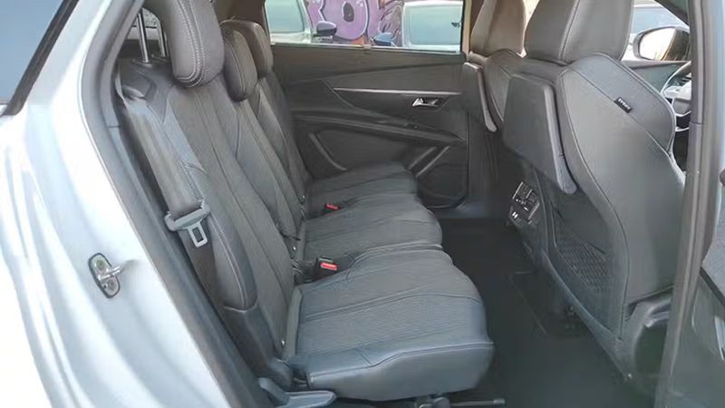 Peugeot 5008 • 2019 • 87,374 km 9