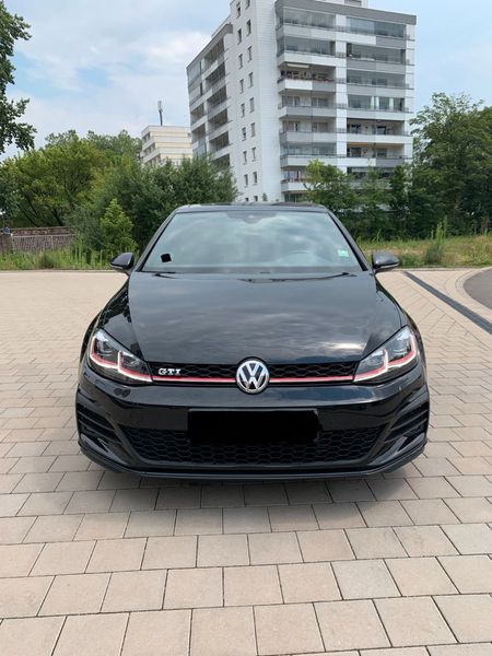 Volkswagen Golf • 2017 • 105,000 km 3