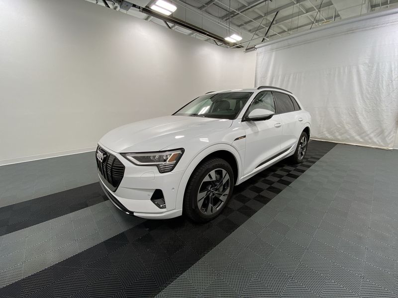 Audi e-tron • 2021 • 1,287 km 8