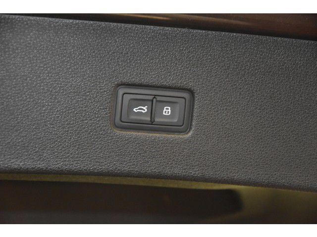 Audi Q8 • 2021 • 33,400 km 12