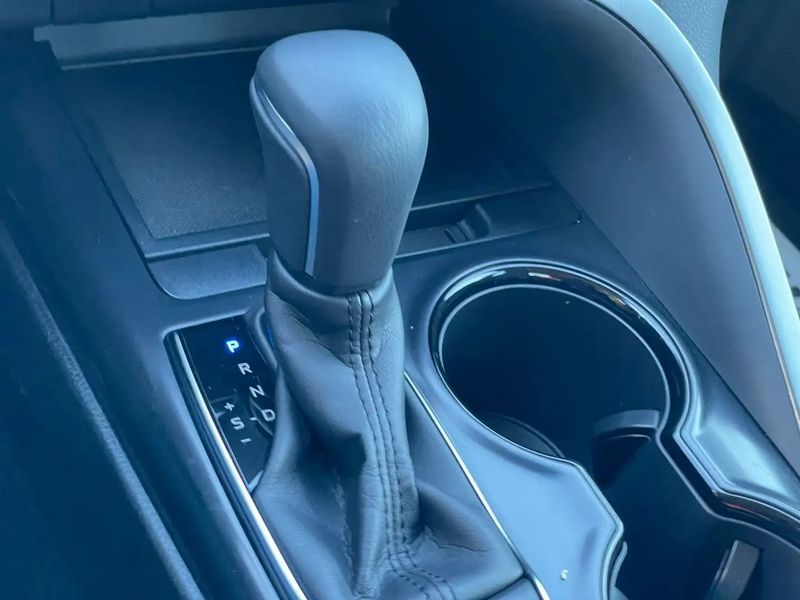 Toyota Camry Hybrid • 2020 • 39,000 km 8