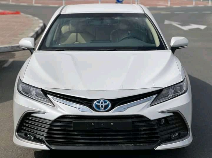 Toyota Camry Hybrid • 2021 • 10 km 2
