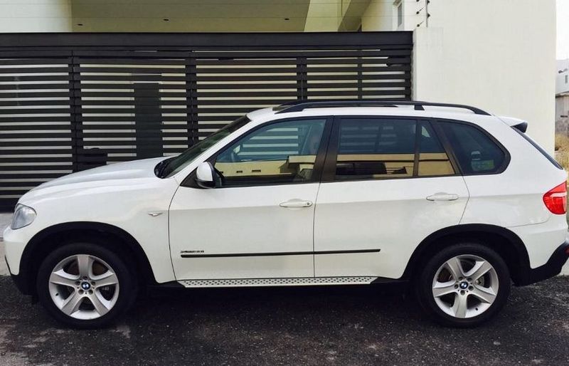 BMW X5 • 2010 • 130,000 km 1