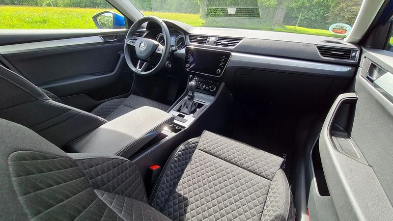 Škoda Superb • 2020 • 83,445 km 12