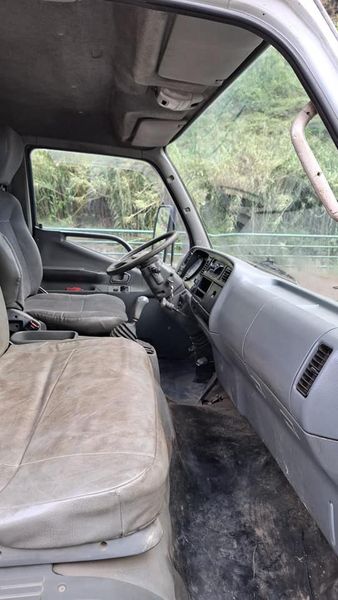 Mitsubishi Fuso canter • 2009 • 145,000 km 5