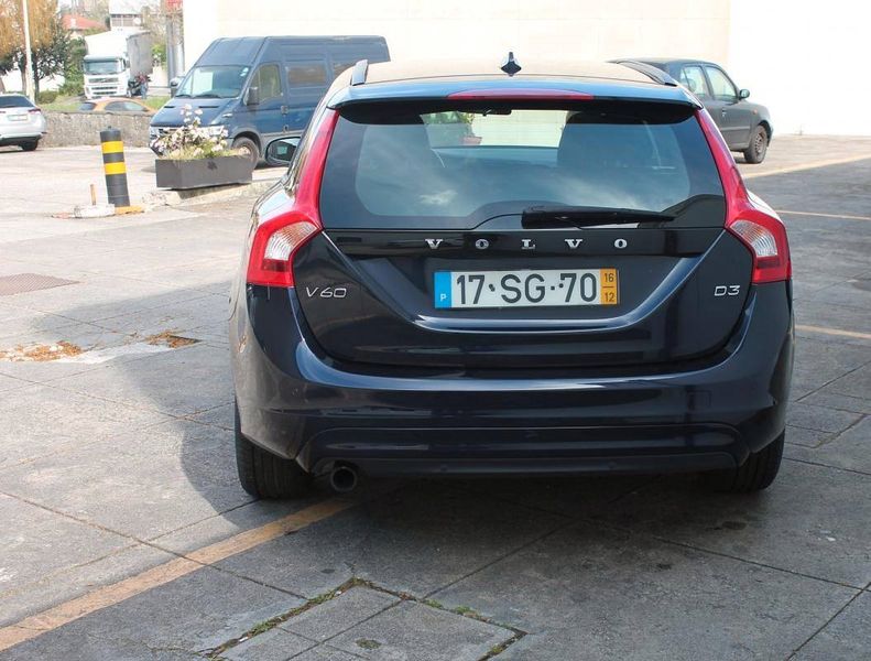 Volvo V60 • 2016 • 90,000 km 2