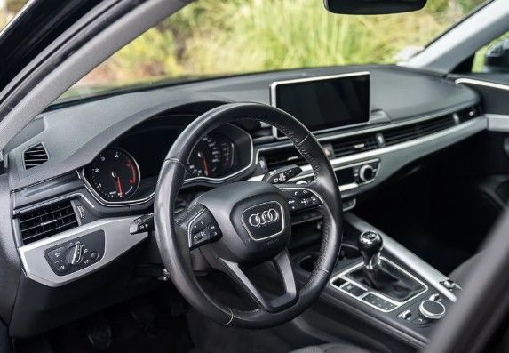 Audi A4 • 2018 • 120,000 km 3