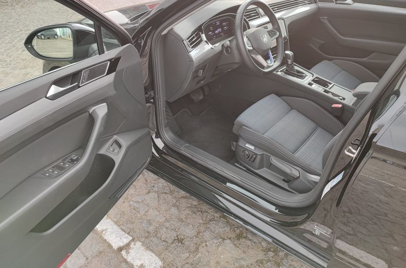 Volkswagen Passat Variant • 2020 • 60,000 km 3