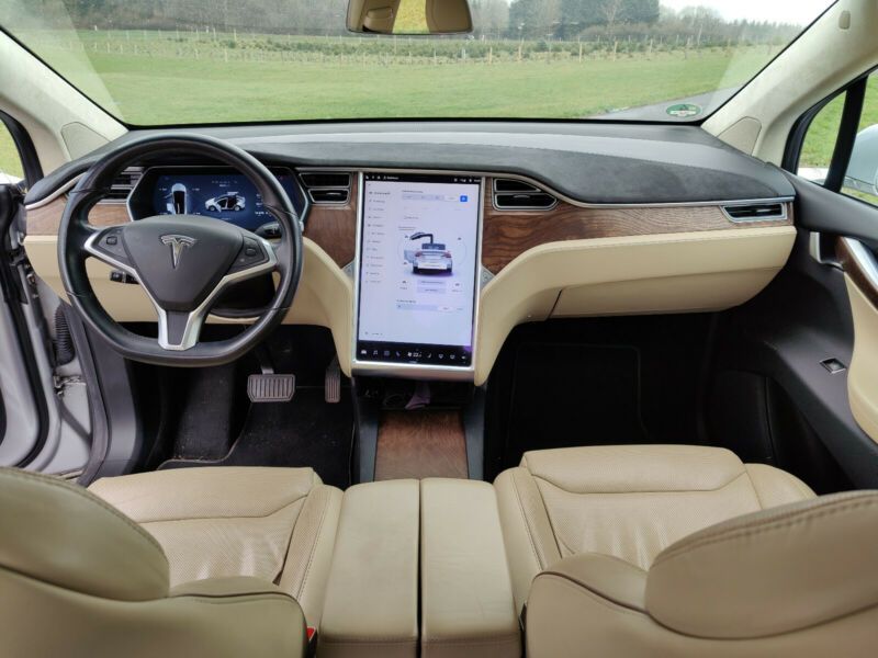 Tesla Model X • 2017 • 119,950 km 6