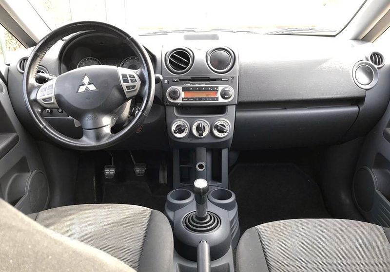 Mitsubishi Colt • 2012 • 90,000 km 4