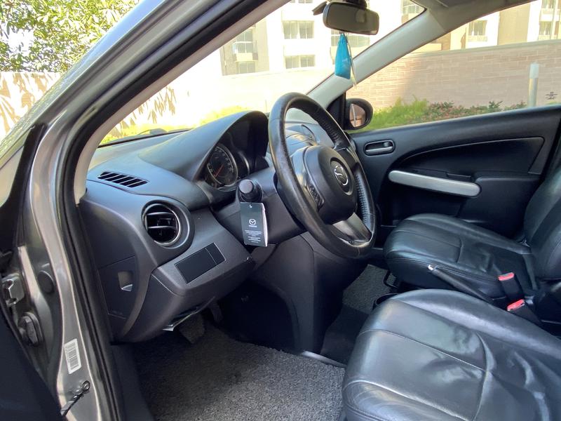 Mazda 2 • 2013 • 75,800 km 10