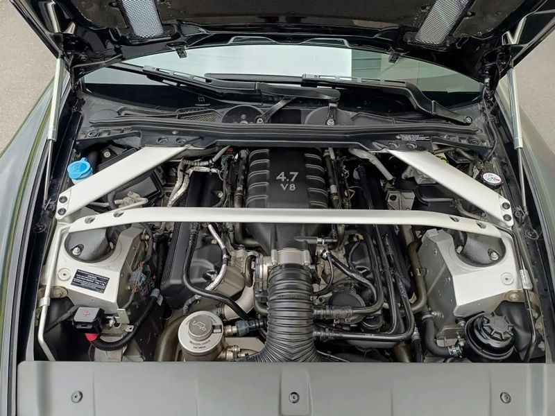 Aston Martin V8 Vantage • 2017 • 12,000 km 8