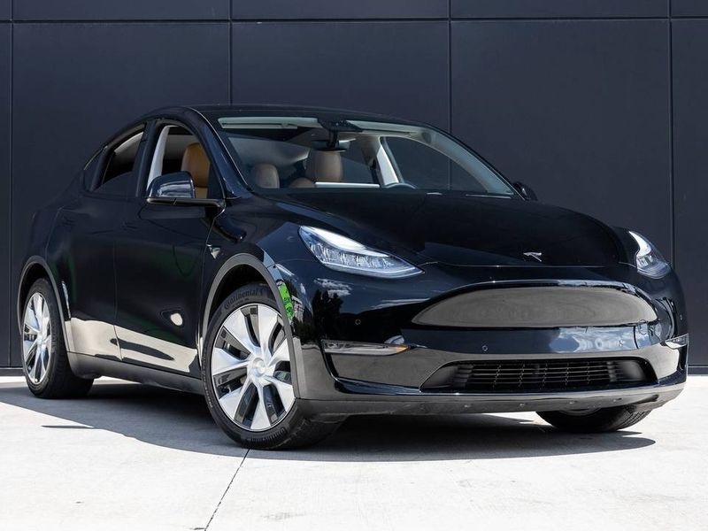 Tesla Model Y • 2022 • 10 km 4