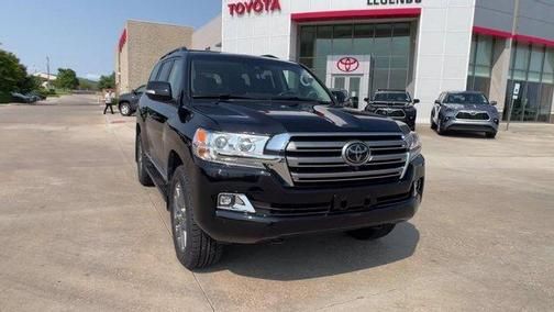 Toyota Land Cruiser • 2020 • 12,087 km 2